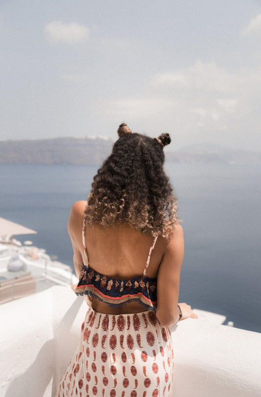 HOW TO TACKLE FRIZZY HAIR